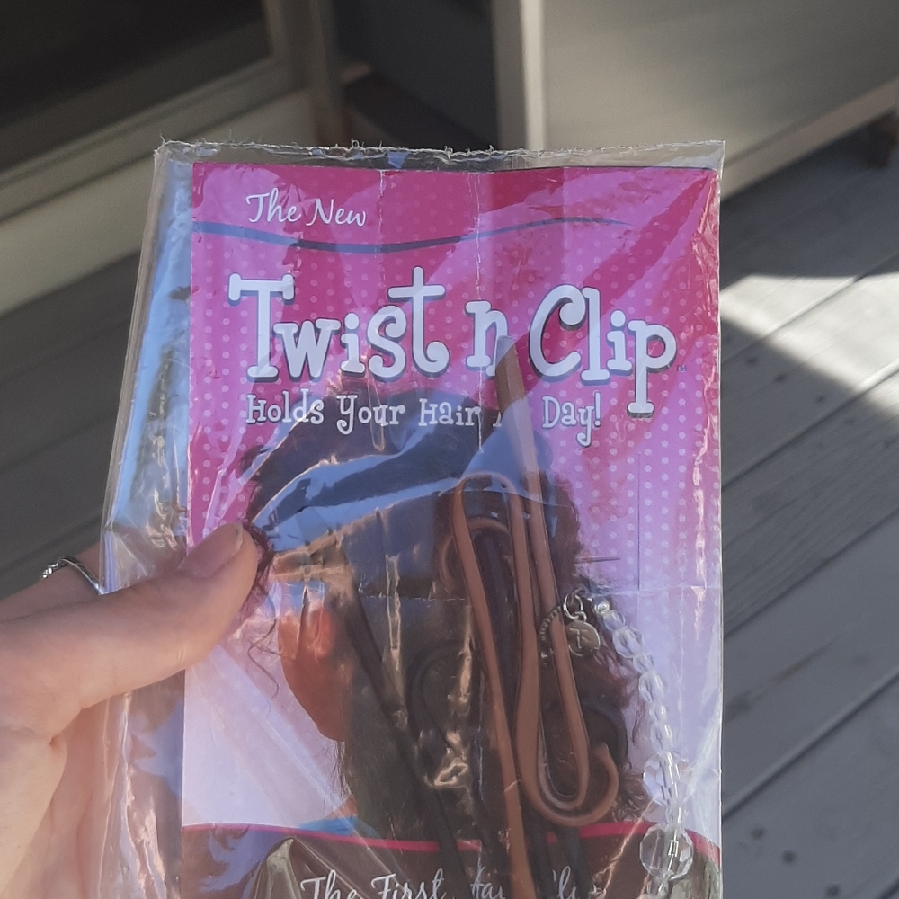 Twist n clip hairstyling tools